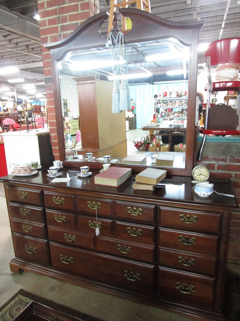 Vintage American Drew Nine Drawer Dresser With Detachable Mirror Standpipe Antiques Vintage American Drew Nine Drawer Dresser With Detachable Mirror Standpipe Antiques