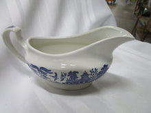 Load image into Gallery viewer, Churchill England Blue Willow Gravy Boat