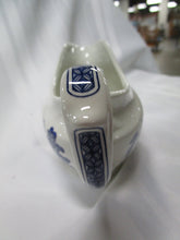 Load image into Gallery viewer, Churchill England Blue Willow Gravy Boat