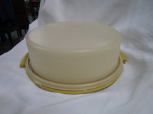 Load image into Gallery viewer, Vintage Tupperware Pie Cupcake Keeper Carrier