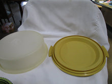Load image into Gallery viewer, Vintage Tupperware Pie Cupcake Keeper Carrier