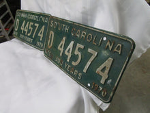 Load image into Gallery viewer, 1970 South Carolina 300 Years 1670-1970 D 44574 Matched Pair Automobile License Plate Tag