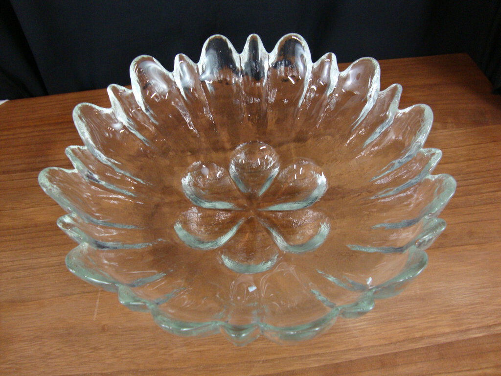 Vintage Clear Heavy Glass Daisy Scallop Edge Decor Console Bowl
