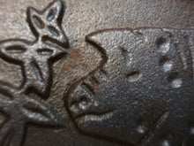 Load image into Gallery viewer, Vintage Cast Iron Pig Bacon Press with Wood Handle