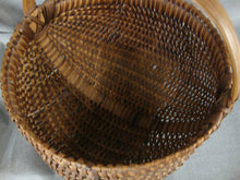 Load image into Gallery viewer, Antique Country Rustic Split Oak Buttocks Large Gathering Basket