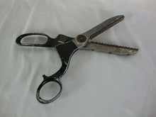 Load image into Gallery viewer, J. Wiss & Sons NJ Metal Pattern Pinking Clothing Shears Scissors Large