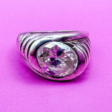 Load image into Gallery viewer, Vintage Sterling Silver Wrapped Rib Detailed Clear Stone Flat Bottom Ring, Size 7.5