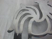 Load image into Gallery viewer, Vintage Aluminum Country Rooster Pot Trivet