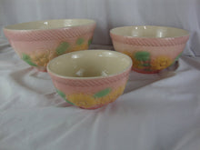 Load image into Gallery viewer, Vintage Hull USA Sunglow Nesting Mixing Bowl Set of 3