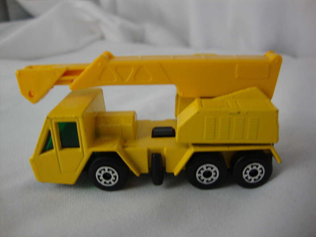 1976 Matchbox Lesney No. 49 Yellow Crane Truck No Hook – Standpipe