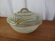Load image into Gallery viewer, Handmade Pottery Cream/Blue Casserole Dish with Top Handle Lid