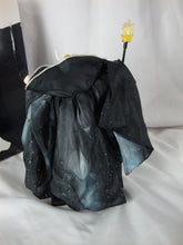 Load image into Gallery viewer, 2003 Cow Parade #7280 Siegfried Collector Cow Figure NIB