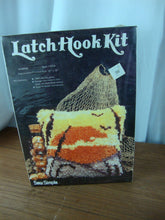 Load image into Gallery viewer, 1979 Sew Simple Sunrise T518 Latch Hook Pillow Kit 12"x12" NOS NIB