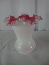 Load image into Gallery viewer, Vintage Fenton Peach Pink Crest Glass Crimped Flower Vase