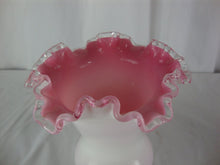 Load image into Gallery viewer, Vintage Fenton Peach Pink Crest Glass Crimped Flower Vase
