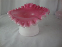 Load image into Gallery viewer, Vintage Fenton Pink Peach Crest 5 Inch Ruffled Hat Vase