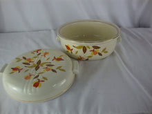 Load image into Gallery viewer, Vintage Hall Jewel Tea Autumn Leaf Ceramic Casserole Bowl with Lid