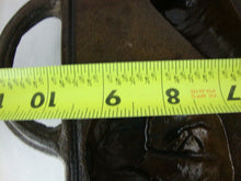 Load image into Gallery viewer, Cast Iron 6 Vegetable Shape Handled Baking Pan