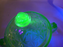 Load image into Gallery viewer, Vintage Hazel Atlas X Pattern Uranium Vaseline Glass Sugar Bowl with Lid