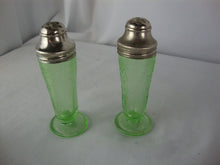 Load image into Gallery viewer, Vintage Hazel Atlas Florentine No 1 Uranium Glass Salt and Pepper Shaker Set