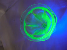 Load image into Gallery viewer, Vintage Vaseline Uranium Ice Cream Sundae Glass Cup