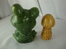 Load image into Gallery viewer, Vintage Japan Anthropomorphic Frog Holding Mushroom Salt Pepper Shaker Set