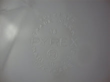 Load image into Gallery viewer, Vintage Pyrex USA 909 Lime Green Glass Pie Plate