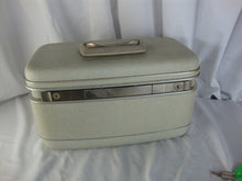 Load image into Gallery viewer, Samsonite Silhouette 1412 Train Case with Mirror and Key Gray Green Color