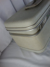 Load image into Gallery viewer, Samsonite Silhouette 1412 Train Case with Mirror and Key Gray Green Color