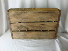 Load image into Gallery viewer, Vintage Mason's Old Fashioned Root Beer Fremont OH Shipping Wood 24 Slot Crate