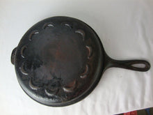 Load image into Gallery viewer, Lodge Crescent Moon 9 Inch Shallow Cast Iron Skillet Unrestored