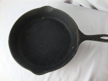 Load image into Gallery viewer, Vintage Wagner Ware Sidney 0 No 8 Cast Iron Skillet Unrestored