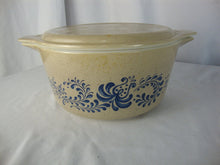 Load image into Gallery viewer, Vintage Pyrex Homestead 1.5 Quart Casserole Bowl with Lid