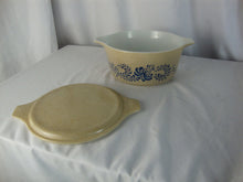 Load image into Gallery viewer, Vintage Pyrex Homestead 1.5 Quart Casserole Bowl with Lid