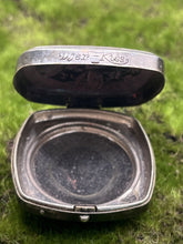 Load image into Gallery viewer, Compact, 1925 Djer Kiss Kerkoff Poudre, Missing one insert