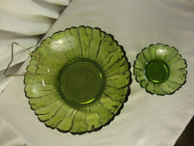 Load image into Gallery viewer, Vintage Anchor Hocking Country Estate Green Glass Chip and Dip Bowl Set