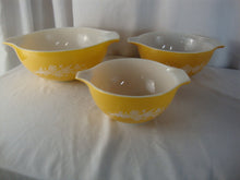Load image into Gallery viewer, Vintage Pyrex Butterfly Gold 1972-1979 Cinderella mixing bowl 3 piece set