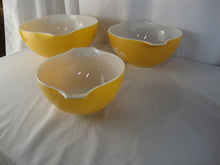 Load image into Gallery viewer, Vintage Pyrex Butterfly Gold 1972-1979 Cinderella mixing bowl 3 piece set