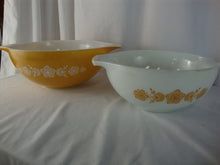 Load image into Gallery viewer, Vintage Pyrex Butterfly Gold 1979 - 1981 Cinderella two mixing bowl set