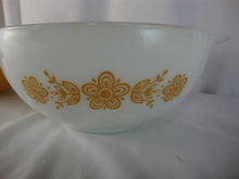 Load image into Gallery viewer, Vintage Pyrex Butterfly Gold 1979 - 1981 Cinderella two mixing bowl set