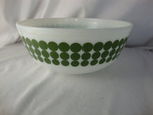 Load image into Gallery viewer, 1970's PYREX White with Green Polka Pot 404 Large Mixing Bowl