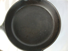 Load image into Gallery viewer, Vintage Wagner Ware Sidney 0 No 10 Cast Iron Skillet