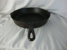 Load image into Gallery viewer, Vintage Wagner Ware Sidney 0 No 10 Cast Iron Skillet