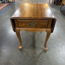 Load image into Gallery viewer, Hammary Double Drop Leaf End Table