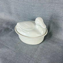 Load image into Gallery viewer, Vintage California Potter Nesting Duck Covered Casserole