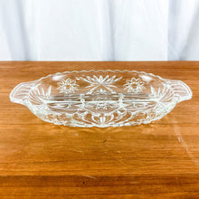 Load image into Gallery viewer, Vintage Anchor Hocking Early American Star of David Pattern Pressed Glass Pickle Dish