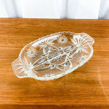 Load image into Gallery viewer, Vintage Anchor Hocking Early American Star of David Pattern Pressed Glass Pickle Dish