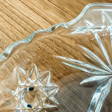 Load image into Gallery viewer, Vintage Anchor Hocking Early American Star of David Pattern Pressed Glass Pickle Dish