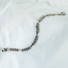 Load image into Gallery viewer, Vintage Sterling Silver Avanti 7.5 Inch Bracelet