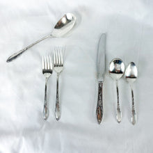 Load image into Gallery viewer, Vintage Oneida Heirloom Sterling Silver Virginia Pattern Flatware Set, 30 pcs.